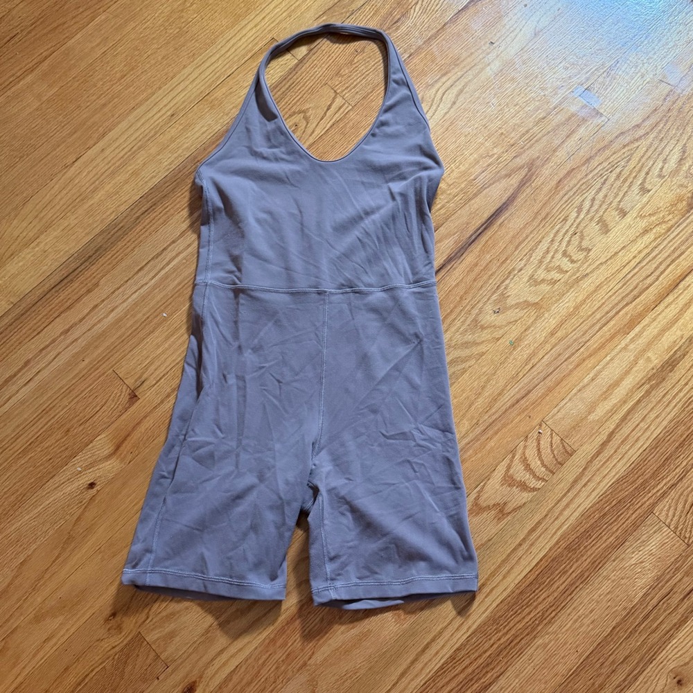 Wilfred Free Aritzia Halter Romper XS Mauve Purple Nylon Spandex Bodysuit 89071